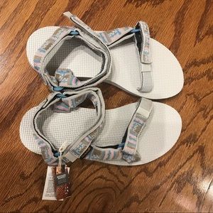 Teva. Never worn. 8.